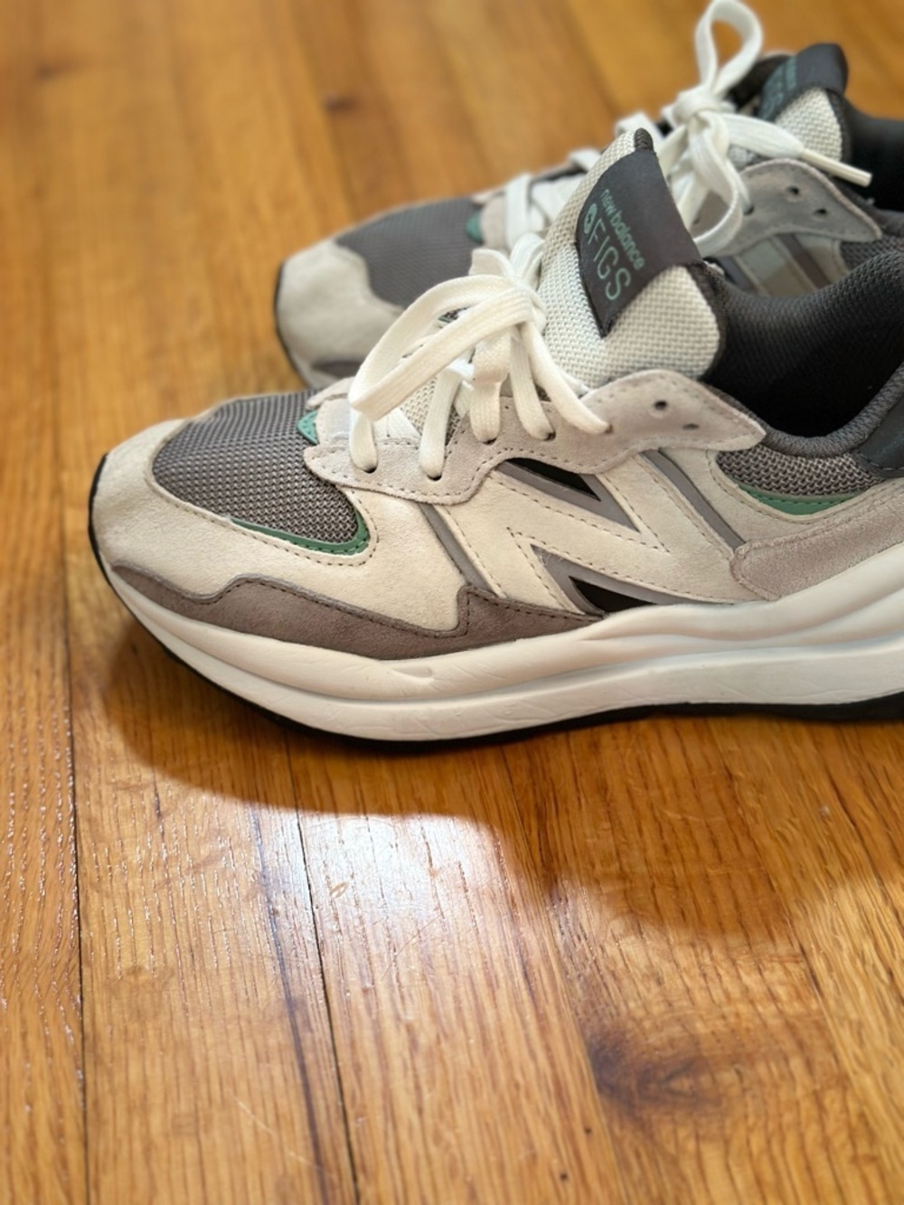 New Balance57/40 x Figs 'Eucalyptus Grey Men’s Size 5 - Picture 3 of 15